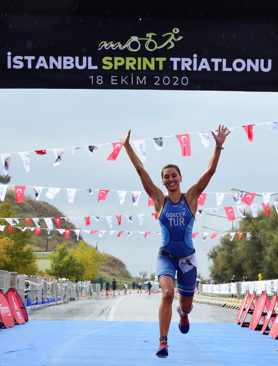 İSTANBUL SPRİNT TRİATLONU 300 SPORCUNUN MÜCADELESİNE SAHNE OLDU