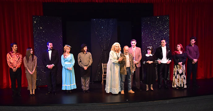 Alkışlar Çiğdem Tunç ve Çiğdem Tunç Tiyatrosuna