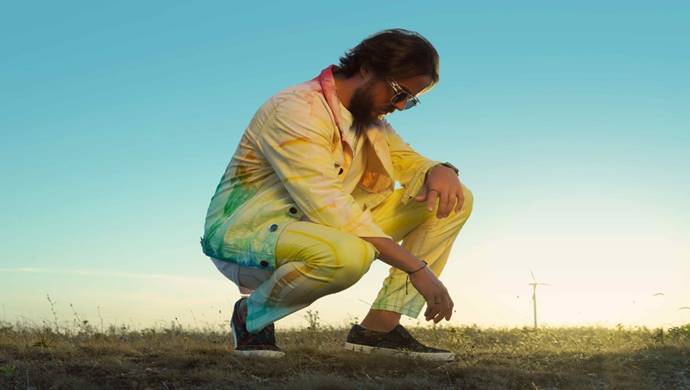 Sanatçı Aydın Kurtoğlu Şahsiyet ismini verdiği yepyeni şarkısını müzikseverlerle buluşturdu