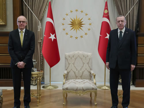 İsveç büyükelçisinden güven mektubu