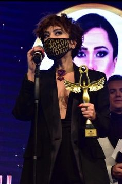 Yeni şarkı öncesi ödül aldı