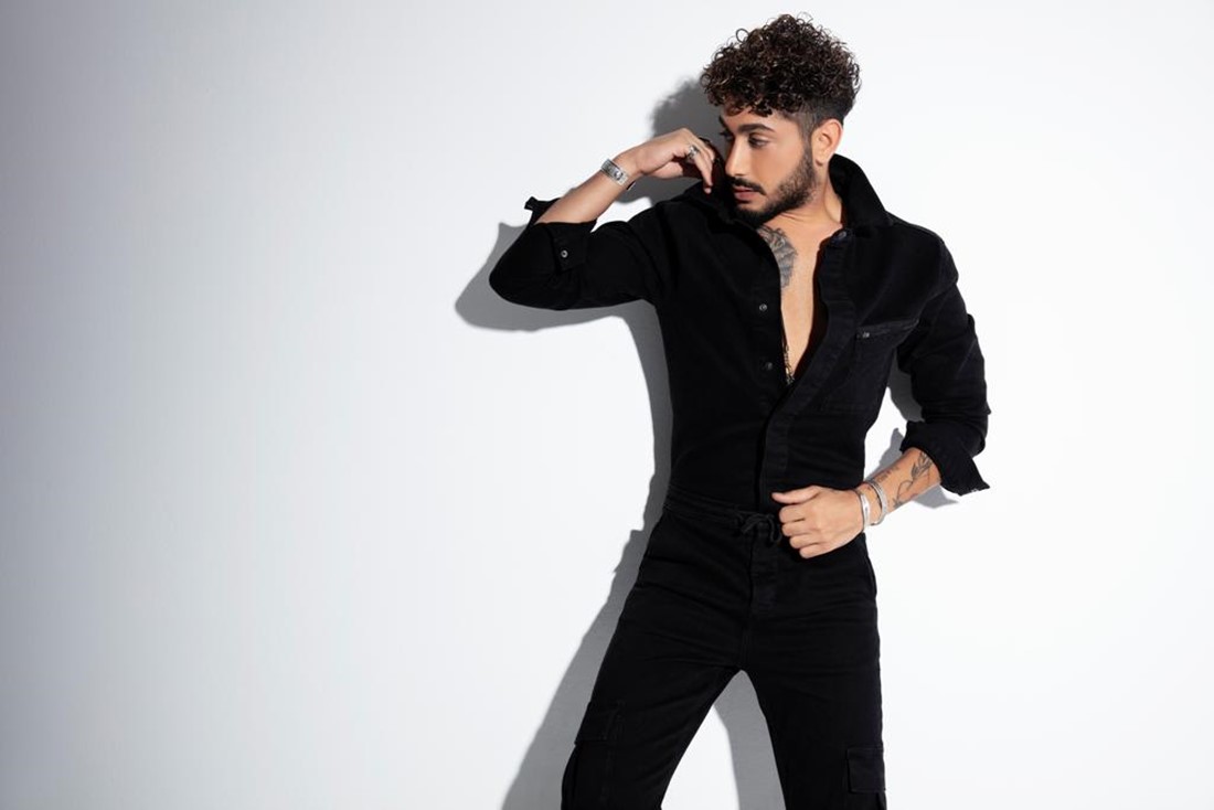 AŞK ACISI ÇEKİYOR