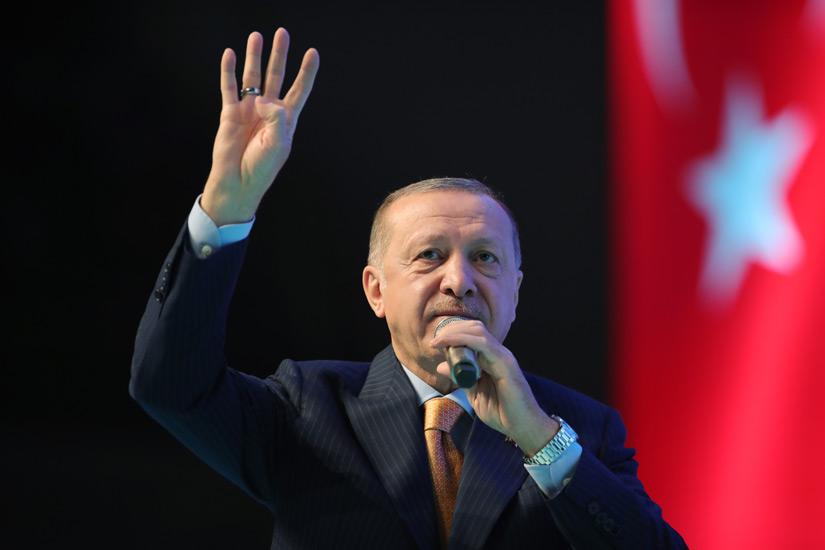 BU GÜZEL ÜLKEYİ GELECEĞE TAŞIMANIN GAYRETİNDEYİZ