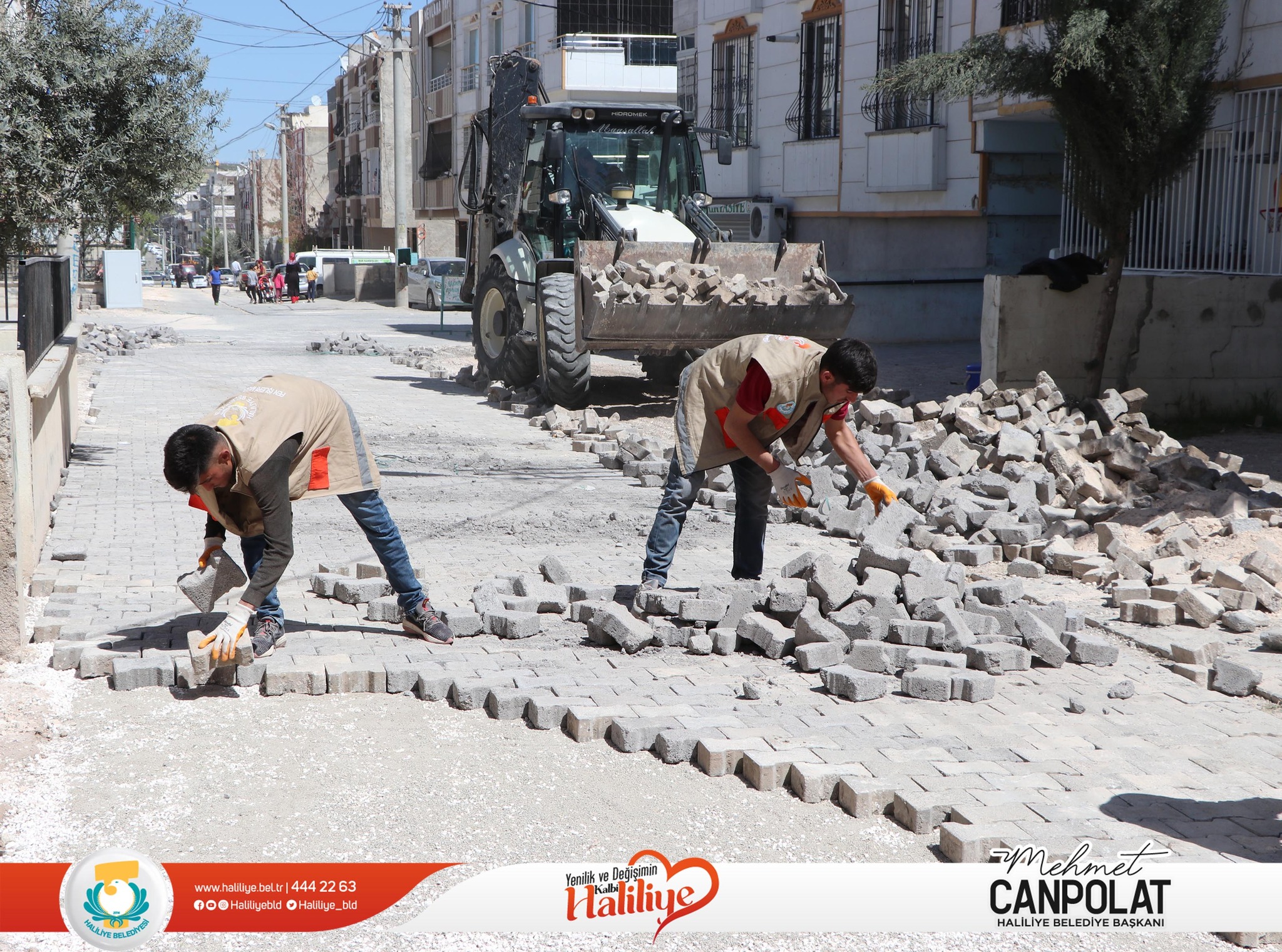 Bir 2 kişi, açık hava ve yazı görseli olabilir