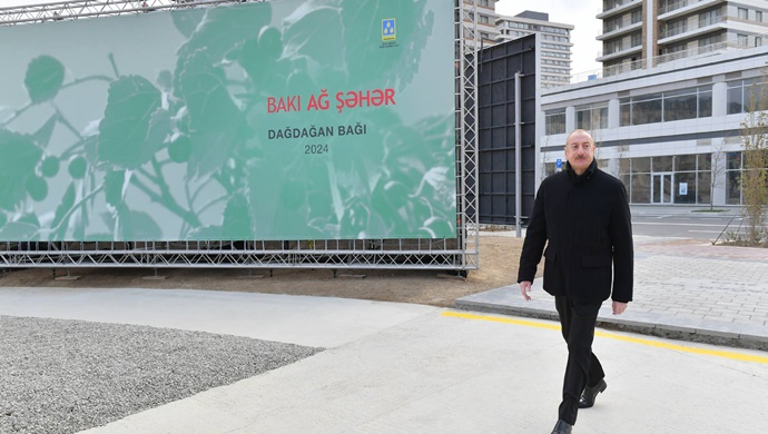 İlham Əliyev Bakı Ağ Şəhərin Mərkəzi Park Kvartalında tikinti, abadlıq işləri və Ofis binasında yaradılan şərait ilə tanış olub