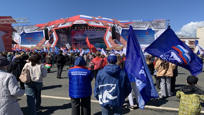 Концерты, акции, чествование трудовых династий и заслуженных работников: «Единая Россия» поздравляет с 1 Мая жителей регионов