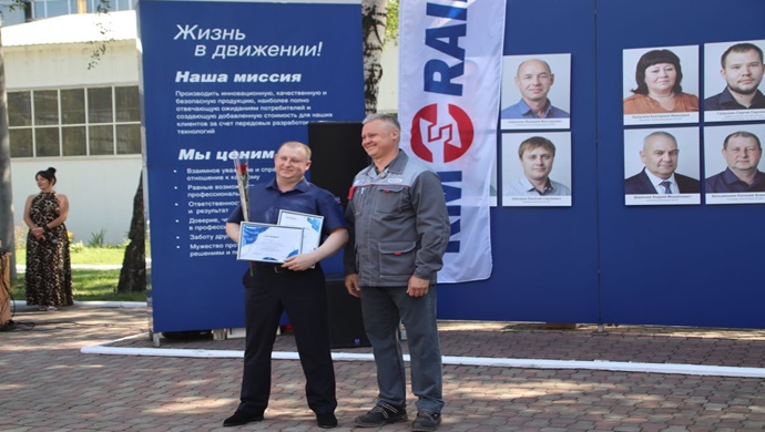 Saransk’ta, Metalurji Günü arifesinde Birleşik Rusya üyeleri bölgenin önde gelen metalurji işletmelerini ziyaret etti