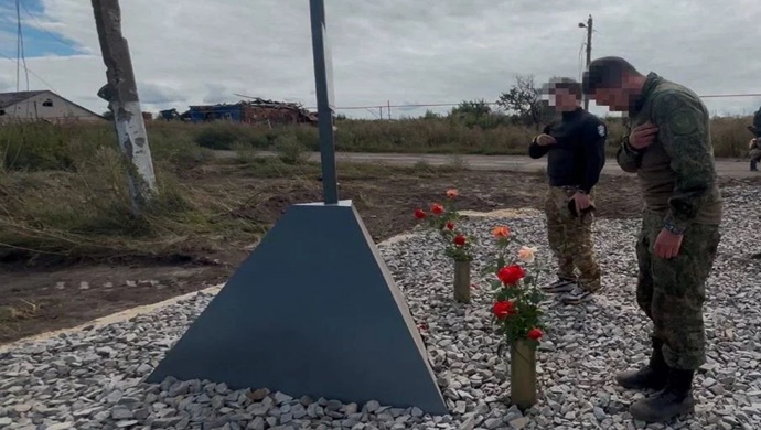 Волонтёры «Единой России» устанавливают в Курском приграничье памятные знаки в честь погибших воинов спецоперации