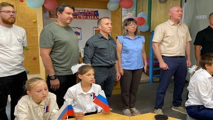В школе-интернате Енакиево (ДНР) при поддержке «Единой России» открыли игровую комнату