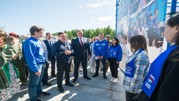 Владимир Якушев познакомился с лучшими практиками отделений и партпроектов «Единой России» в Югре
