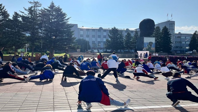 «Единая Россия» провела в Улан-Удэ массовую соседскую зарядку