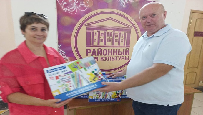 Рюкзаки, канцтовары, школьная форма: «Единая Россия» помогает детям в регионах подготовиться к новому учебному году