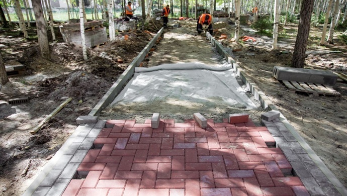 «Единая Россия» проконтролировала строительство и ремонт соцобъектов в регионах