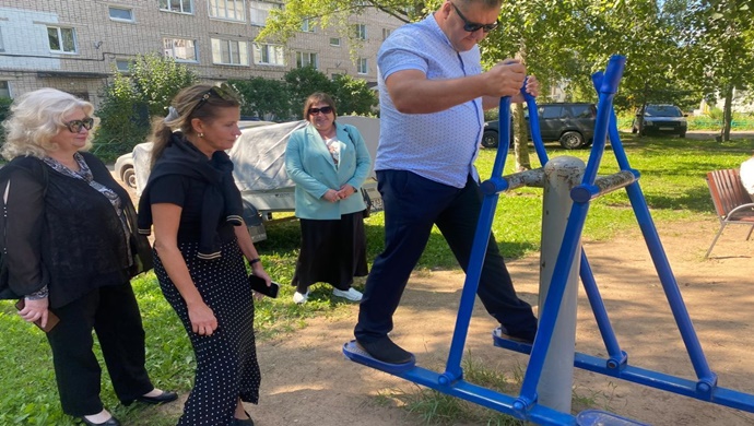 «Единая Россия» проверила безопасность детских и спортивных площадок в Новгородской и Архангельской областях