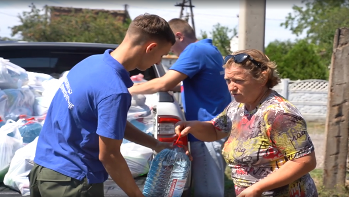 “Birleşik Rusya Genç Muhafızları” gönüllüleri DPR’ye insani yardım malzemesi ulaştırdı
