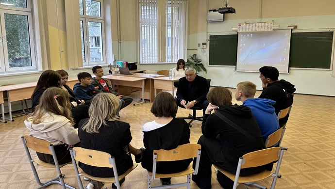 «Единая Россия» провела для школьников Москвы профориентационные встречи с представителями профессий