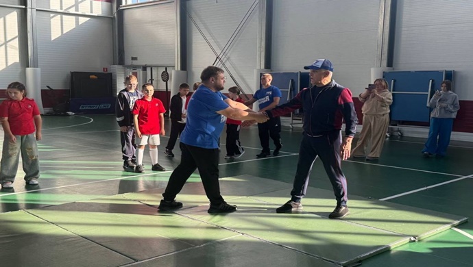«Единая Россия» и МГЕР провели мастер-класс по самообороне для школьников Сургутского района ХМАО
