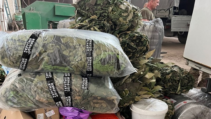 Birleşik Rusya, cephedeki SVO savaşçılarına nakliye araçları, sobalar ve tonlarca insani yardım ulaştırdı