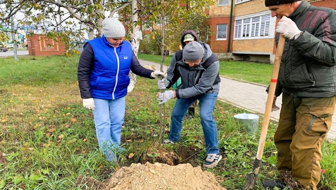 «Единая Россия» организовала субботники у мемориалов и в скверах Кондинского района ХМАО
