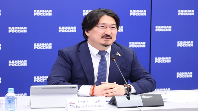 Бадма Башанкаев: Инициативы «Единой России» позволили переоснастить материально-техническую базу больниц в новых регионах