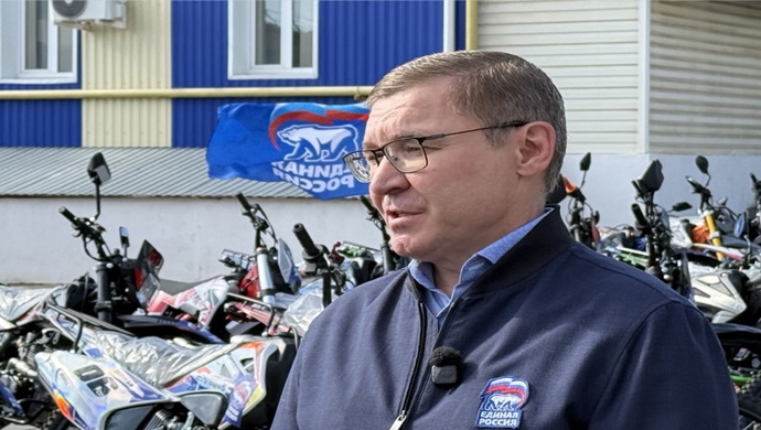 «Единая Россия» передала мотоциклы и технику военнослужащим группировки войск «Центр»