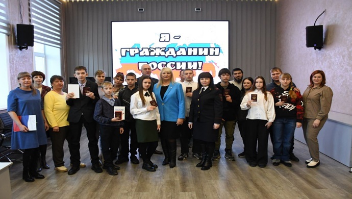 Birleşik Rusya, Anayasa Günü’nü ülke genelinde düzenlenen protestolarla kutladı