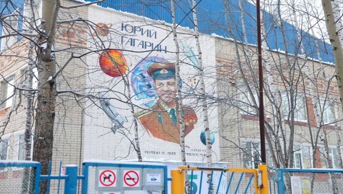 Nizhnevartovsk’ta Birleşik Rusya, uzaya adanmış bir duvar resminin açılışını yaptı