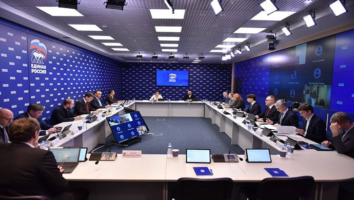 Birleşik Rusya Yüksek Konseyi Bürosu Komisyonu, personel eğitiminin etkinliğini artırmaya yönelik girişimler geliştirecektir