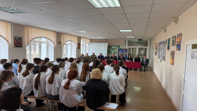 Mentorlar Günü vesilesiyle, Birleşik Rusya Rostov Bölgesi’nden gelen öğrencilerle bir araya geldi