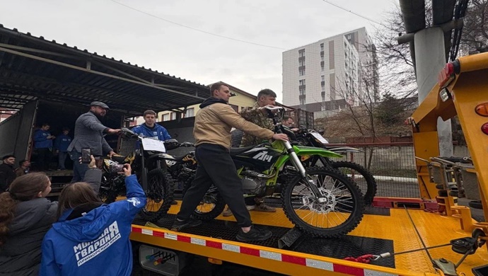 Автомобили, мотоциклы, инструменты и стройматериалы: «Единая Россия» доставила новые грузы участникам СВО и жителям приграничья