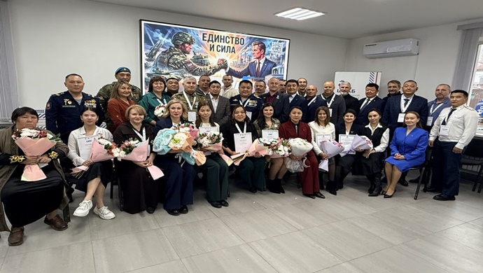 Altay Cumhuriyeti’nde düzenlenen Birleşik Rusya, KOBİ Şirketi ve Opora Rossii programlarına katılanlar, iş projelerini savundular