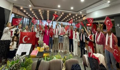 KÜLTÜRLERİN NOTALARLA BULUŞTUĞU YER: MİMOZA’M KAFE’DE DOSTLUK RÜZGARI!