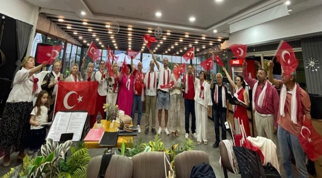 KÜLTÜRLERİN NOTALARLA BULUŞTUĞU YER: MİMOZA’M KAFE’DE DOSTLUK RÜZGARI!