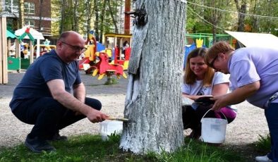 Birleşik Rusya, İvanovo’daki bir çocuk parkında temizlik günü düzenledi