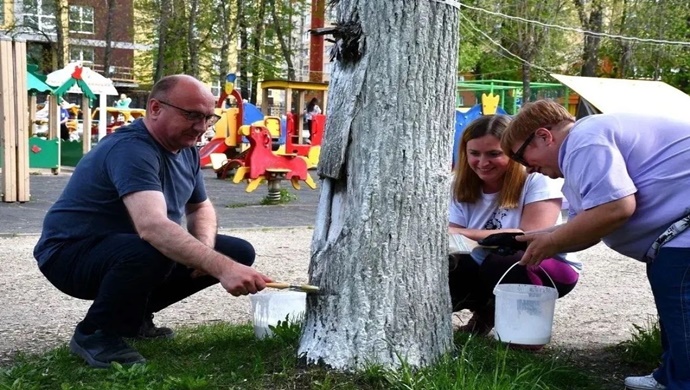 Birleşik Rusya, İvanovo’daki bir çocuk parkında temizlik günü düzenledi
