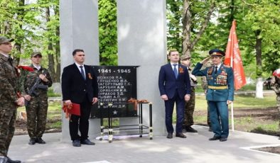 Birleşik Rusya aktivistleri, Rostov Oblastı’ndaki Şahti’de bulunan Büyük Vatanseverlik Savaşı Kahramanları Anıtı’nın restorasyonuna yardımcı oldular