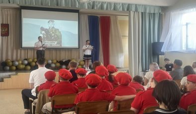 В Волжском Волгоградской области «Единая Россия» открыла Парту Героя в честь добровольца СВО