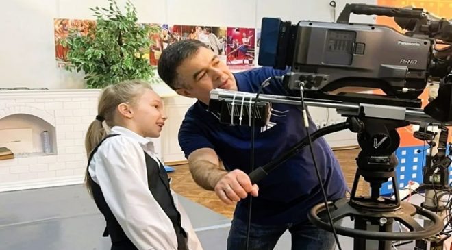 Birleşik Rusya’nın girişimiyle, Pokachi’den (Khanty-Mansi Özerk Bölgesi) öğrenciler televizyon ve radyo şirketini ziyaret etti