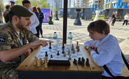 Birleşik Rusya, Hantı-Mansiysk’te girişimciler ve okul öğrencileri için bir satranç turnuvası düzenledi
