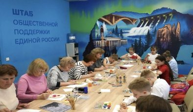 Сбор гумпомощи, высадка аллей, приёмы граждан: «Единая Россия» провела в регионах «День соседей»