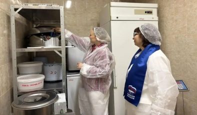 «Единая Россия» проверила условия пребывания детей в пришкольном лагере в Губкинском (ЯНАО)