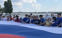 Концерты, открытые уроки, флешмобы: «Единая Россия» провела праздничные акции в ЦФО и на юге страны