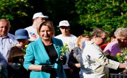По инициативе «Единой России» на юге Москвы стартовал конкурс на лучший палисадник и цветник у подъезда