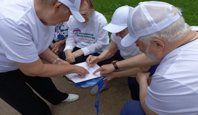 В Саранске активисты «Единой России» провели для старшего поколения народные игры