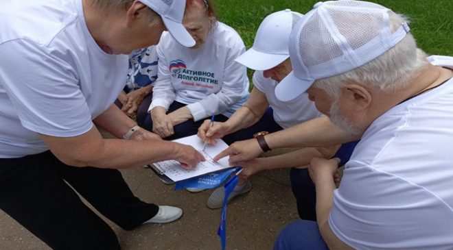 В Саранске активисты «Единой России» провели для старшего поколения народные игры