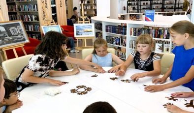 «Единая Россия» организовала этноквест и экскурсию в банк для школьников ХМАО