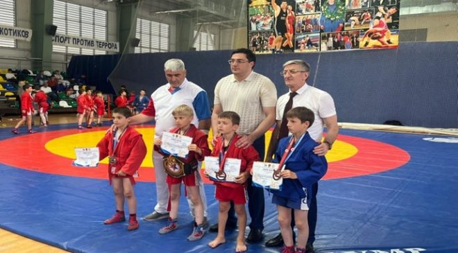 Dağıstan Açık Sambo Şampiyonası, Birleşik Rusya’nın desteğiyle Kaspiysk’te düzenlendi