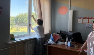 Çelyabinsk’te, Birleşik Rusya partisi çocuk oyun alanlarını güvenlik açısından denetledi