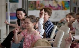 Novosibirsk bölgesinde, Birleşik Rusya’nın katılımıyla, SVO katılımcılarının ve düşük gelirli ailelerin çocukları için şenlik etkinlikleri düzenlendi