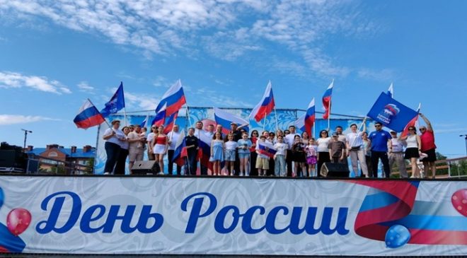 Автопробеги, мастер-классы и адресные поздравления: «Единая Россия» организовала акции ко Дню России на Урале и в Приволжье
